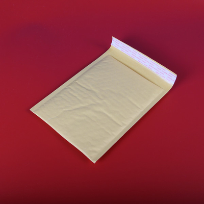 Envelopes acolchoados de papel biodegradáveis naturais dos encarregados do envio da correspondência 100% da bolha de Kraft